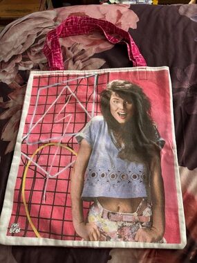 Pink Graphic Tote Bag with SBTB Kelly Kapowski / Tiffani Thiessen Screened Photo